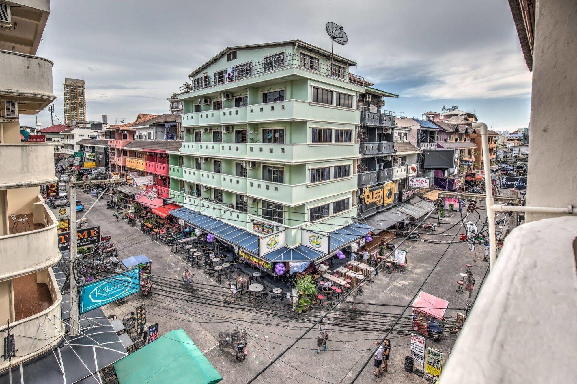 I Rovers Pattaya Eksteriør billede